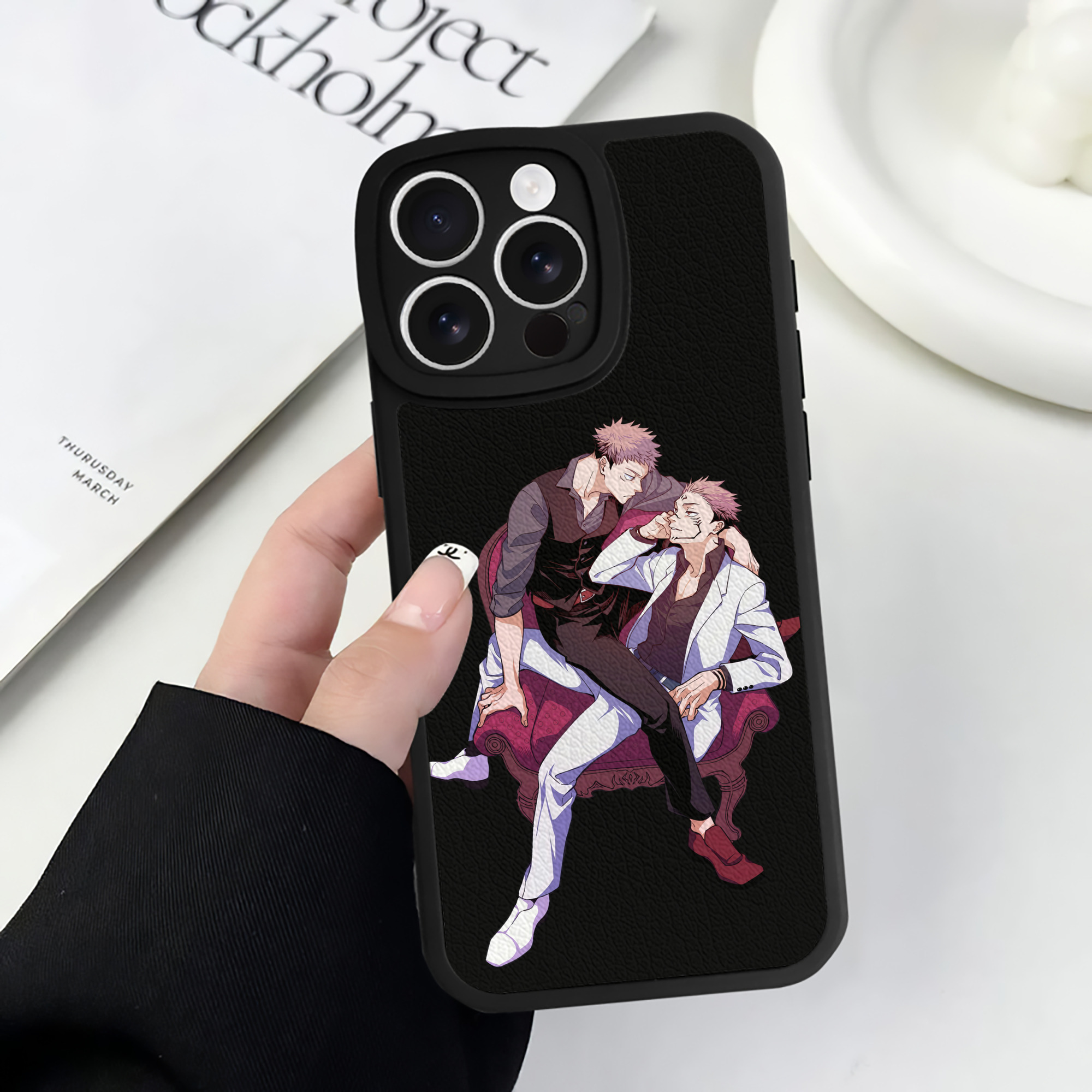 （画像用） 呪術廻戦 Jujutsu Kaisen 【iPhone 16シリーズ対応】シリコンスマホケース（レザー調） 材質：シリコン